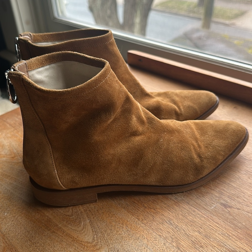 Via Spiga Italian suede flat ankle booties with zip heel closure women’s US 8